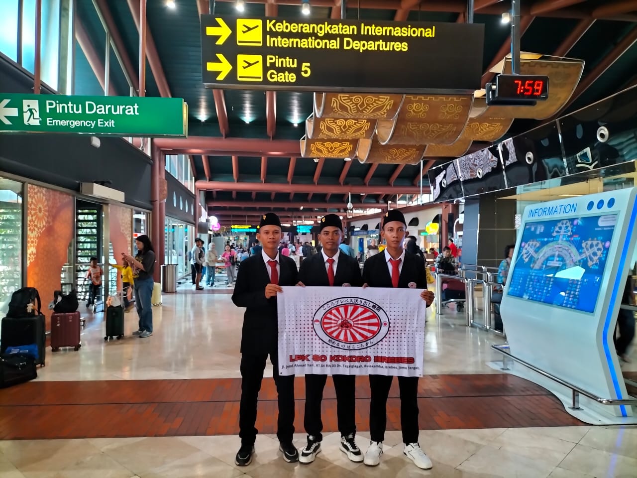 Pemberangkatan peserta LPK SO KOKORO BREBES di bandara internasional
